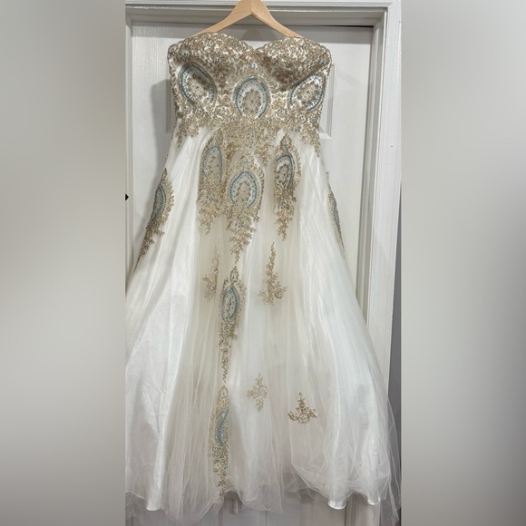 Camille La Vie Dresses & Skirts - Camille La Vie White and Gold Maxi Dress